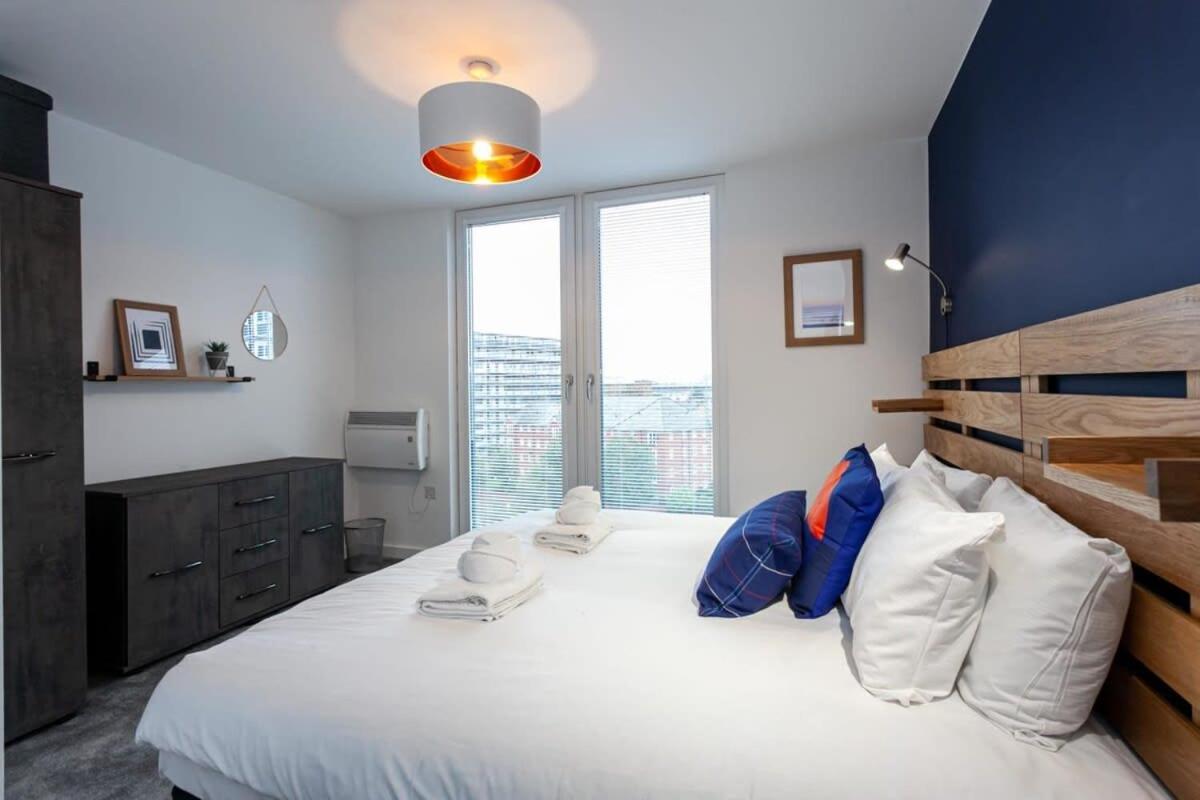 Stunning 2 Bed Flat 5Min To Old Trafford Stadium Manchester Exterior photo